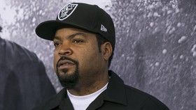Ice Cube Pilih Tidur Ketimbang Tangisi Kepergian Jerry Heller