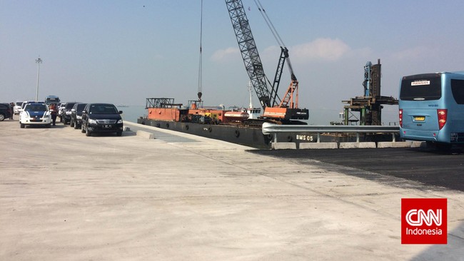 Hal itu terkait pembangunan Java Integrated Industrial Port Estate (JIIPE), proyek kawasan industri patungan bersama Pelindo III yang berlokasi di Gresik.