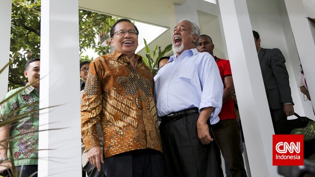 Menurut Menko Kemaritiman, keinginan tersebut harus mendapat dukungan penuh dari pemerintah daerah maupun masyarakat sekitar objek wisata.