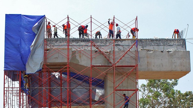 Perusahaan infratrsuktur milik Rajawali Corpora, PT Nusantara Infrastructure Tbk menargetkan pertumbuhan pendapatan sebesar 42,9 persen pada tahun depan.