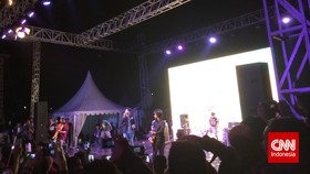 Sheila On 7 'Duduk Sama Rendah' dengan Sheilagank