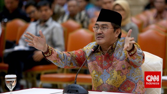 Jimly Asshiddiqie menyebut Pilkada Serentak 2015 tidak boleh dianggap enteng karena emosi pendukung lebih kuat.
