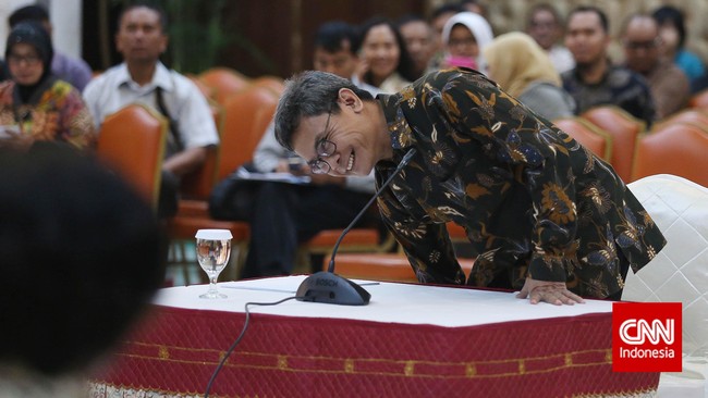 Pelaksana tugas Wakil Ketua KPK itu menegaskan latar belakang sarjana hukum bukan syarat mutlak yang harus dimiliki seorang calon pimpinan KPK.