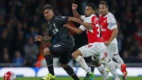 Cech Sempurna, Skor Kacamata di Laga Liverpool vs Arsenal