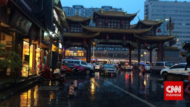 Kota Chengdu di China menjadi salah satu kota wajib dikunjungi ketika berlibur ke Negeri Tirai Bambu.