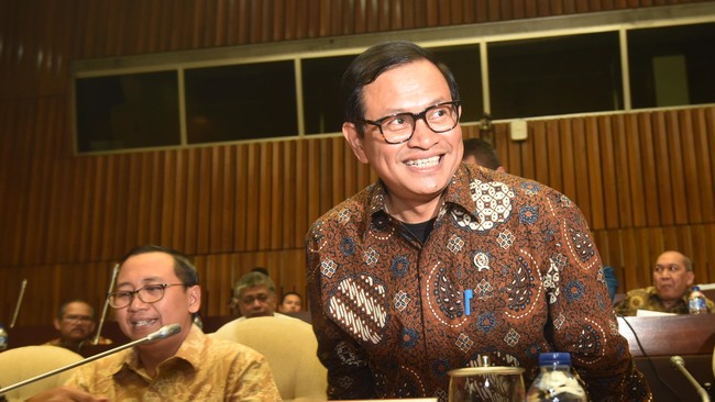 Pramono Anung mengajukan pengunduran dirinya bertepatan dengan hari pelantikan dirinya menjadi Sekretaris Kabinet.