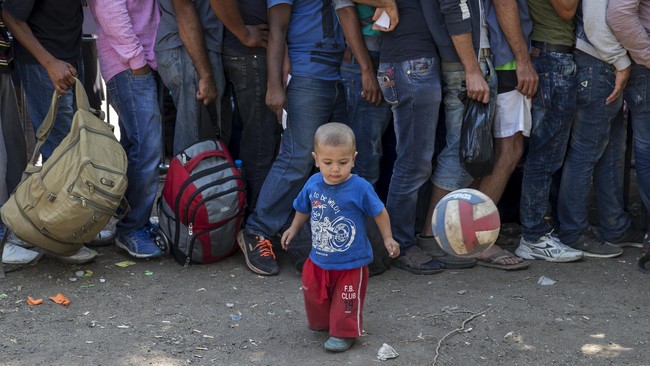 Setelah berhasil melalui Makedonia, kini ribuan imigran yang kebanyakan dari Timur Tengah dan Afrika tiba di Serbia sebelum melanjutkan ke Hungaria.