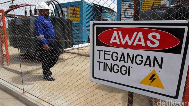 Hal ini terjadi akibat fenomena kemarau panjang yang menyebabkan terganggunya produksi listrik dari pembangkit listrik tenaga air (PLTA).