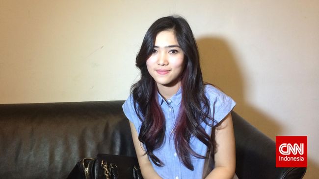 Kabar Isyana Sarasvati yang bertunangan dengan Ryahan Maditra usai berpacaran 12 tahun mengundang kekaguman netizen.