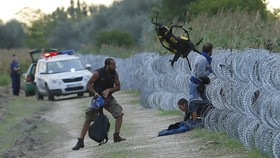 Upaya Kepolisian Hungaria Bendung Imigran Berakhir Rusuh