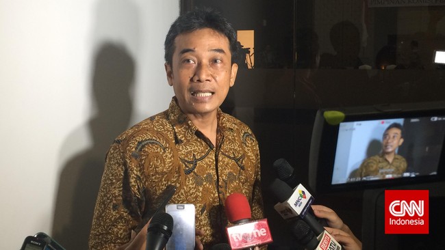 Sujanarko, mengaku pimpinan KPK pada beberapa periode belakangan hanya dapat ditemui pada saat rapat. Hal itu berbeda dengan pimpinan pada jilid awal KPK.