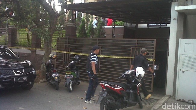 Ritme kerja pelaku penipuan siber di Bandung sangat padat. Para pekerja bisa bekerja tanpa henti hingga dini hari. 14 perempuan positif konsumsi sabu.
