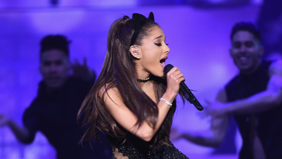 Egizaklar filmidagi Elena Posouznix va Andrey Sokolov jinsiy aloqada bolishadi.