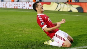 Satu Gol Satu Assist, Herrera Bikin van Gaal Senang