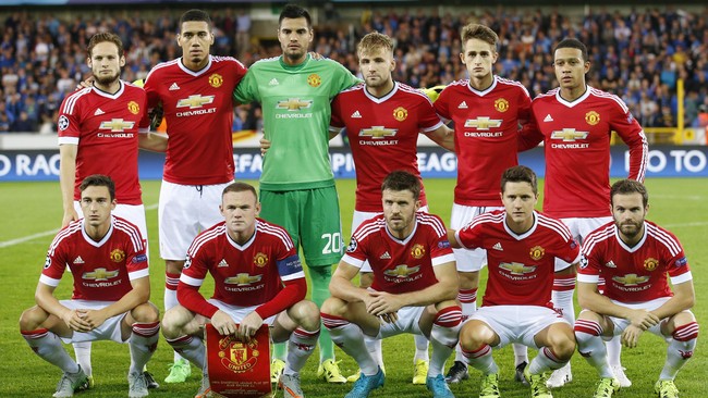 Louis van Gaal lebih memilih menyaksikan pertandingan tim cadangan Manchester United daripada datang ke undian fase grup Liga Champions 2015/2016.