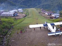 Kisah Peneliti Jerman Bangun Lapangan Terbang di Pedalaman Papua