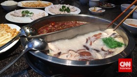 Viral Restoran Hotpot China Punya Pelayan Model Topless