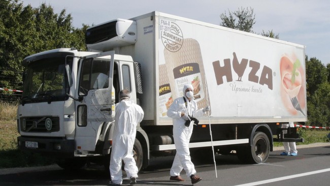 Sebanyak 50 pengungsi ditemukan tewas di sebuah truk yang diparkir di Austria timur, dekat perbatasan Hungaria pada Kamis (27/8).