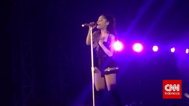 Mengalami masa berat termasuk putus pertunangan, penyanyi Ariana Grande terlihat menutup tato yang adalah jejak kisah masa lalunya dengan sebuah tato baru.