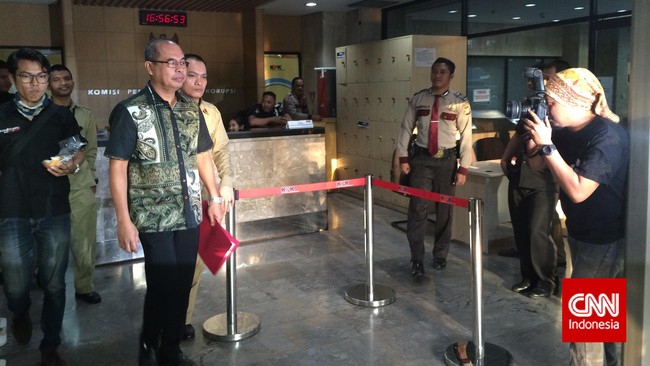 Keduanya ditahan setelah menjalani pemeriksaan hari ini di gedung KPK atas perkara suap LKPJ Bupati dan pengesahan APBD 2015.
