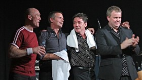 The Jam Jual Koleksi Memorabilia, dari Gitar hingga Drum