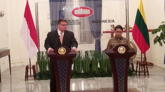 Menteri Luar Negeri RI Retno Marsudi meminta bantuan kepada Lithuania untuk mendukung upaya pembebasan visa Schengen bagi WNI yang ingin berkunjung ke Eropa.