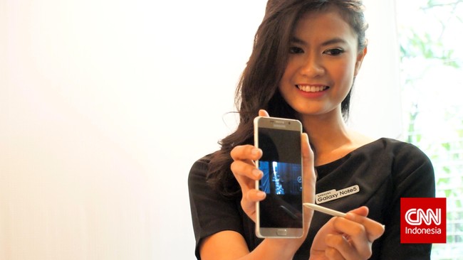 Pemilik Samsung Galaxy Note lama bisa menukarkan ponsel lamanya dengan Galaxy Note 5, dengan syarat dan ketentuan yang berlaku.