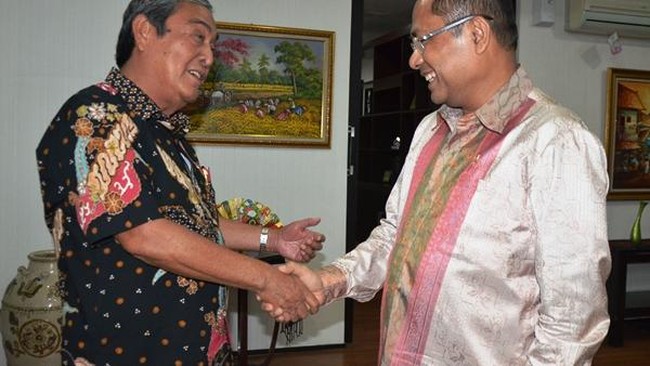 Tahun ini permintaan ban diperkirakan hanya menyentuh angka 8 juta-8,5 juta unit akibat lesunya industri otomotif dan daya beli masyarakat yang turun.