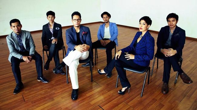 Menyatu dengan nama baru D'Essentials of Groove, kedua grup band siap menyanyikan lagu baru yang masih "rahasia."