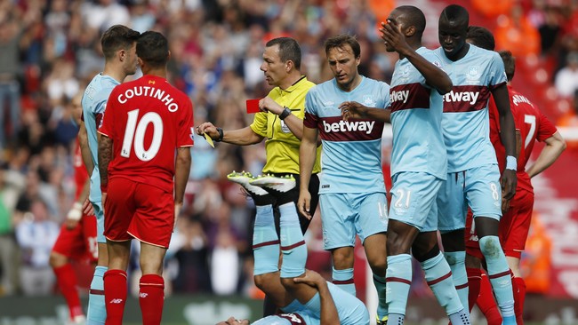 Kekalahan Liverpool dari West Ham diwarnai kartu merah Philippe Coutinho pada babak kedua.