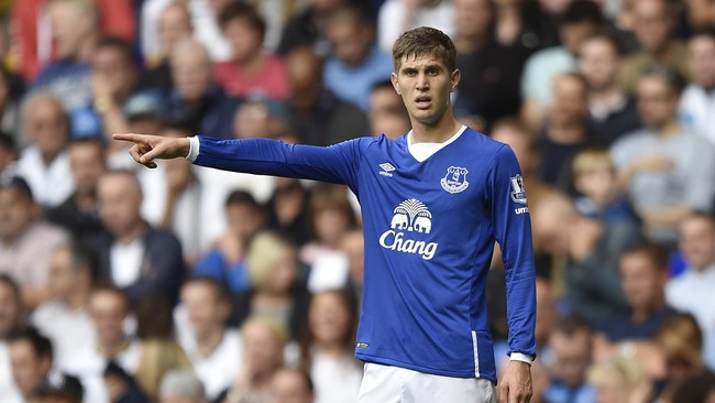 Barcelona disarankan untuk merekrut bek muda Everton, John Stones, untuk menambah amunisi di lini belakang musim depan.