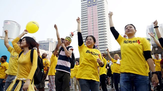 Investigasi Aktivis Bersih 4: Upaya Intimidasi Buat Rakyat Aktivis Bersih 4 menilai investigasi terhadap penyelenggara Gerakan Bersih 4 merupakan bentuk intimidasi bagi rakyat pengikut unjuk rasa akhir pekan lalu.