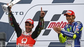 Petrucci Kegirangan Finis di Belakang Rossi