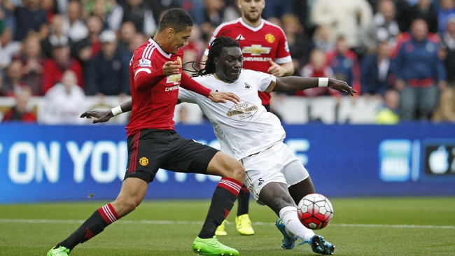 Manchester United dan Swansea City mengakhiri babak pertama  dengan kedudukan 0-0. Kedua tim gagal memaksimalkan peluang emas yang mereka dapat.