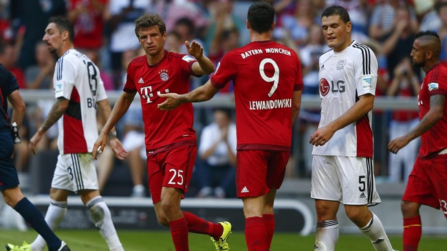 Bayern Munich berhasil mengakhiri duel big match melawan Bayer Leverkusen dengan kemenangan telak 3-0. Thomas Mueller mencetak dua gol di pertandingan ini.