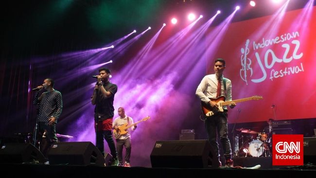 Meski tampil di acara musik yang menonjolkan jazz, RAN tak canggung sama sekali. Mereka tetap membawakan musik pop RnB ciri khas mereka.