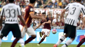 Roma Tekuk 10 Pemain Juventus