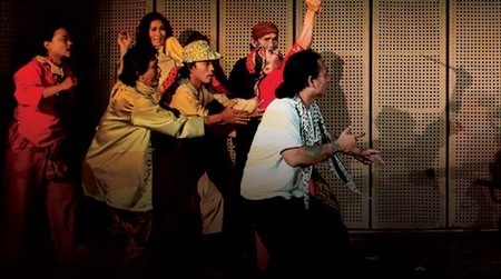 Miss Tjitjih Menantang Zaman  