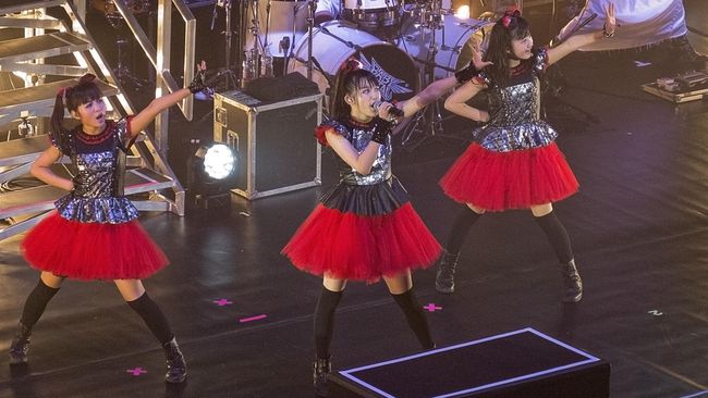 Warner Bros. Garap Serial Live-Action Babymetal Dengan serial itu, Warner Bros. mencoba mengenalkan fenomena Babymetal dari Jepang ke penonton di Amerika Serikat.