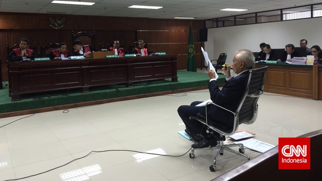 Jaksa KPK Yudi Kristiana menjelaskan rekening milik pengacara kondang ini berkaitan dengan penyidikan untuk terdakwa lain dalam kasus yang sama.