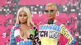Parade Busana Aneh dan 'Nyeleneh' di MTV VMA 2017