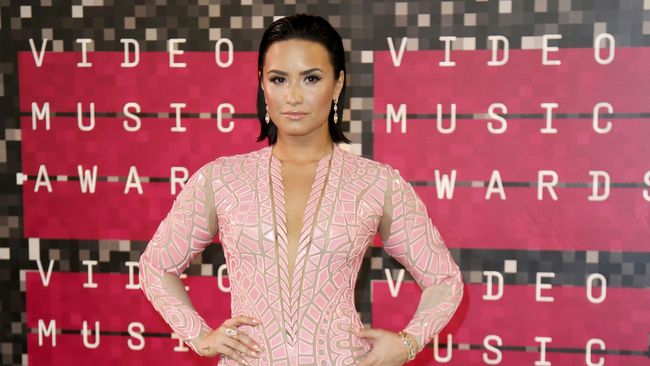 Percaya Diri Demi Lovato Memutuskan Jajal Dunia Modeling Percaya Diri Demi Lovato Memutuskan Jajal Dunia Modeling