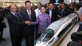 Jokowi Limpahkan Tanggung Jawab Kereta Cepat ke Menteri BUMN