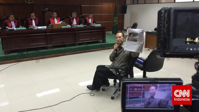 KPK berpendapat, terdakwa bisa menghadirkan siapapun saksi yang bisa meringankan hukuman dan tuntutan.