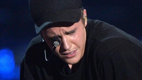 Justin Bieber Menangis Karena Tidak Ada Lagi yang Mengejeknya