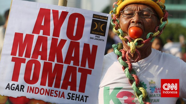 Makan Tomat Supaya Petani Tak Melarat