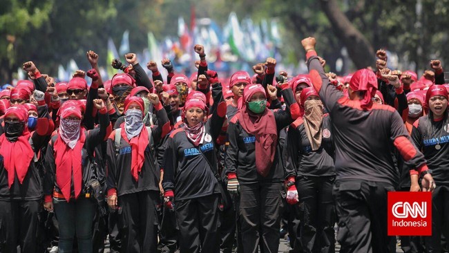 Pagi ini ratusan buruh asal Bekasi akan melanjutkan perjalanan mereka dari Cakung ke Istana Negara untuk menuntut upah minimum yang layak.