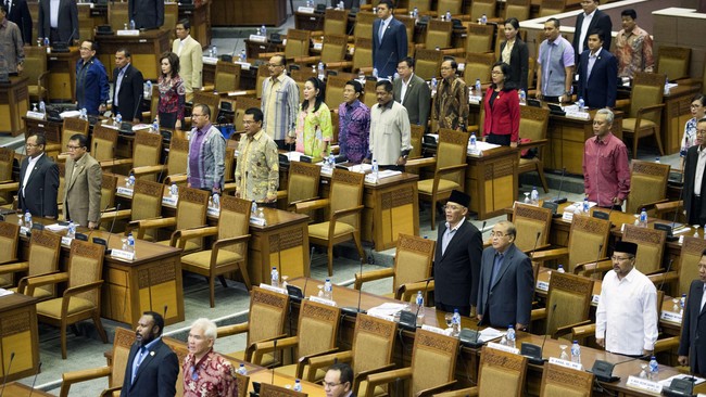 Pengamat politik dari Charta Politica, Yunarto Wijaya, mengatakan hal itu bisa mengimbangi kinerja DPR yang lambat menghasilkan produk UU.
