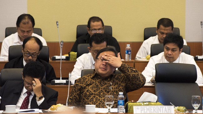 DPR dan pemerintah membekukan anggaran PMN untuk BUMN senilai Rp 40,42 triliun menyusul pertentangan sengit antar fraksi dalam pembahasan RAPBN 2016.