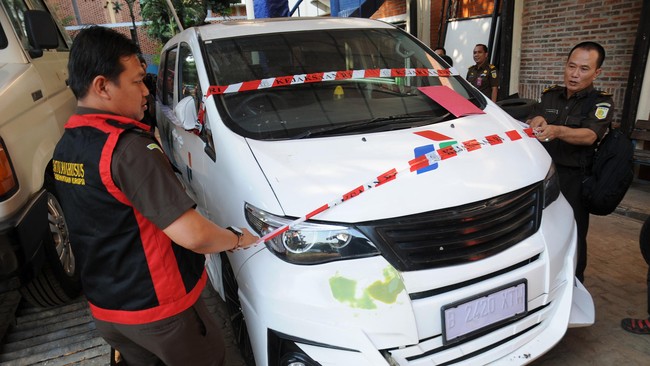 Jampidsus berkata, majelis hakim Tipikor seharusnya tak dapat memutuskan ada tidaknya peran Dahlan tanpa memeriksa mantan Menteri BUMN itu di depan persidangan.